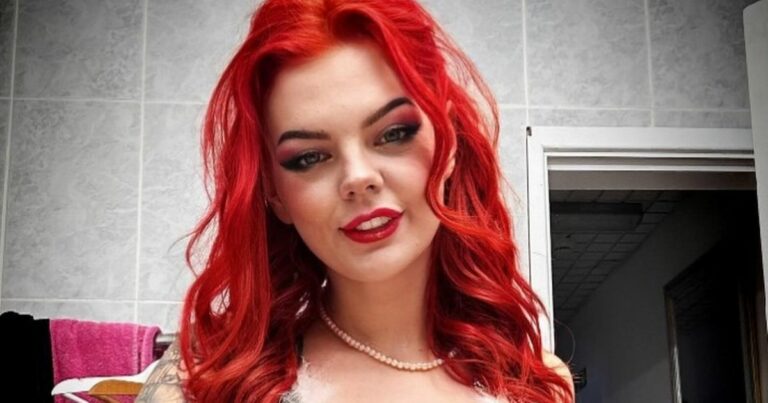 Adult star teases racy Christmas film as she flaunts curves in festive lingerie