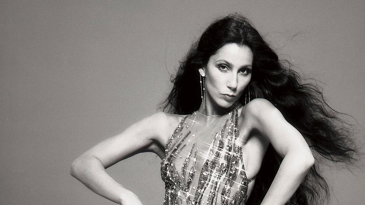 Cher, 77, reveals how boyfriend&apos;s diamond teeth led to their romance