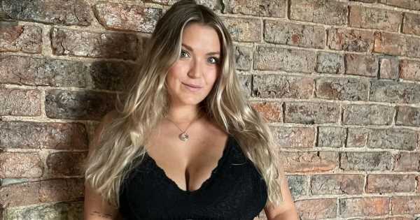 Mum shows how influencers hide tummies with simple posing trick